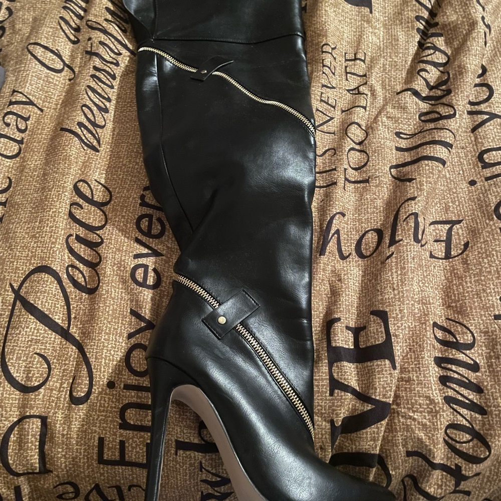 Boots - Picture 6 of 7